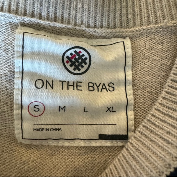 ON THE BYAS Wolf Sweater Size Small - Picture 5 of 5